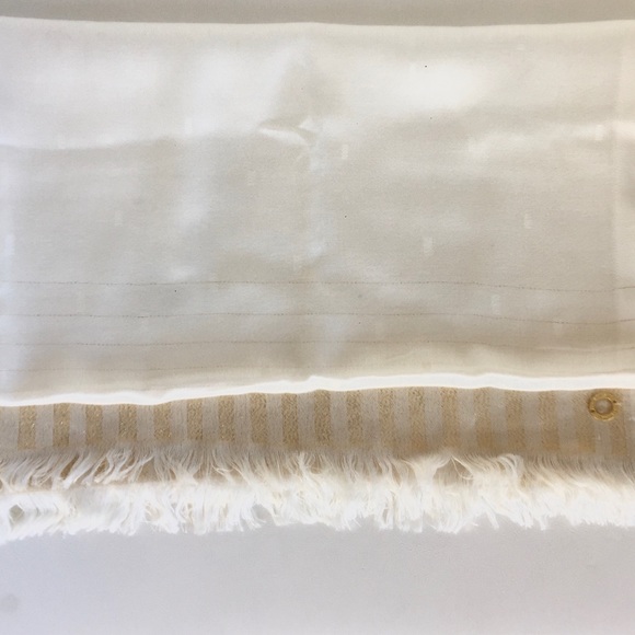 CALVIN KLEIN SCARF WRAP HUGE 28”X72” METALLIC GOLD - Picture 4 of 8